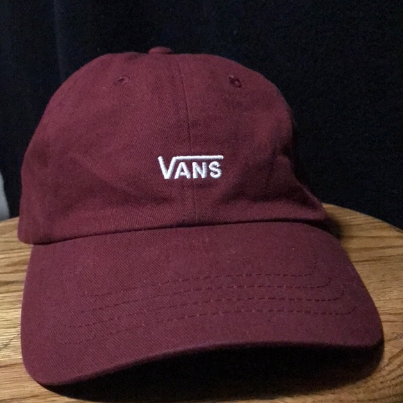maroon vans hat